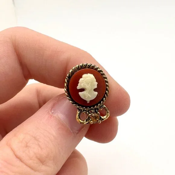 Vintage Victorian Revival Cameo Clip On Earrings Gold Tone - Picture 2 of 4